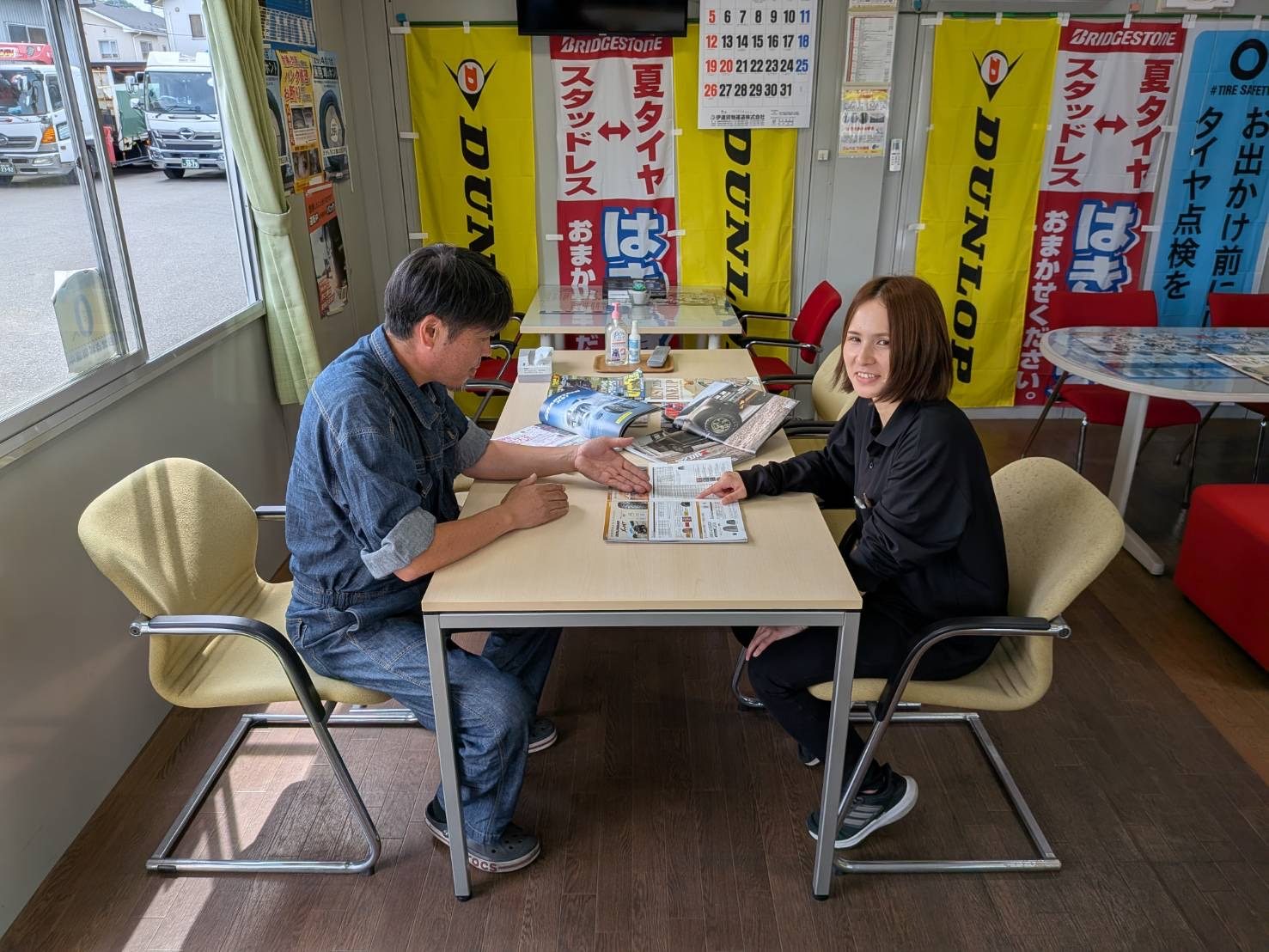 販売部・接客の様子
